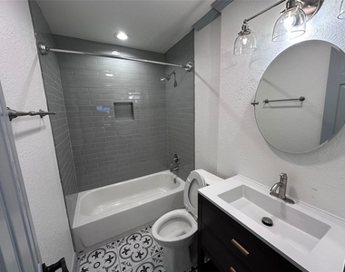 5315 Avenue R - Photo Thumbnail 10