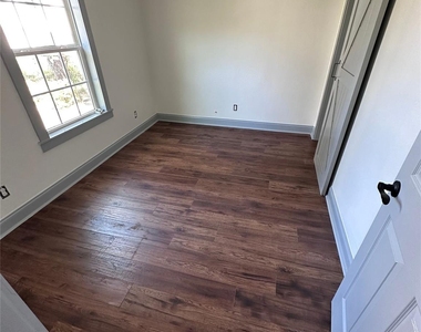 5315 Avenue R - Photo Thumbnail 8