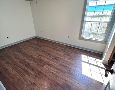 5315 Avenue R - Photo Thumbnail 9