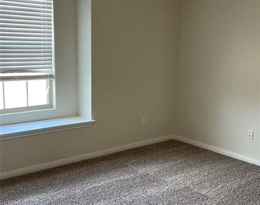 2522 Bedrock Lane - Photo Thumbnail 15