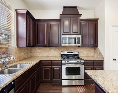 122 Cheswood Manor Drive - Photo Thumbnail 11