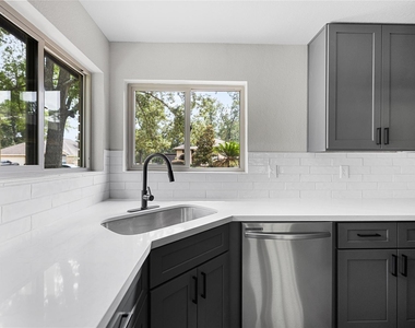 15 Presidio Road - Photo Thumbnail 6