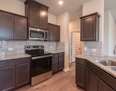 1500 Lake Ridge Drive - Photo Thumbnail 6