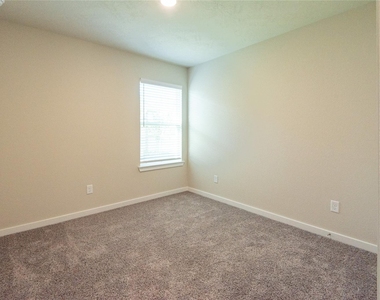 1500 Lake Ridge Drive - Photo Thumbnail 12