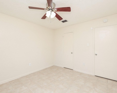 7423 Towerview Ln - Photo Thumbnail 12