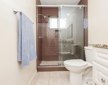 7423 Towerview Ln - Photo Thumbnail 20