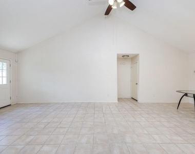 7423 Towerview Ln - Photo Thumbnail 5