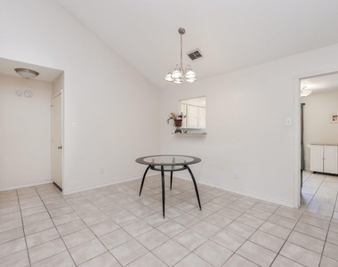 7423 Towerview Ln - Photo Thumbnail 6