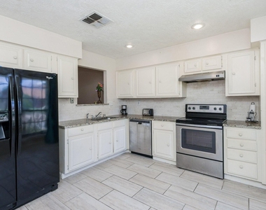 7423 Towerview Ln - Photo Thumbnail 10
