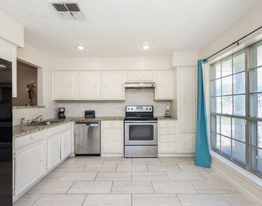 7423 Towerview Ln - Photo Thumbnail 9
