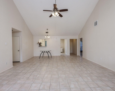 7423 Towerview Ln - Photo Thumbnail 4