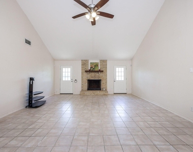 7423 Towerview Ln - Photo Thumbnail 2