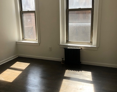 338 West 49th Street - Photo Thumbnail 9