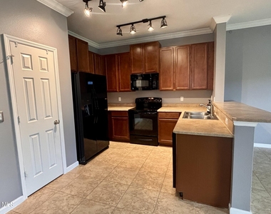2755 Revolution Street - Photo Thumbnail 5