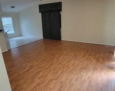 701 E Orchid Avenue - Photo Thumbnail 3