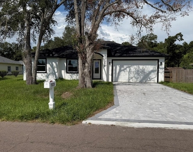 1029 S 66th Street - Photo Thumbnail 3
