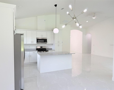 1029 S 66th Street - Photo Thumbnail 8