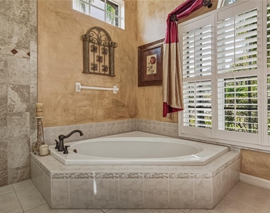 12518 Lake Jovita Boulevard - Photo Thumbnail 43