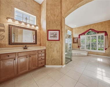 12518 Lake Jovita Boulevard - Photo Thumbnail 38