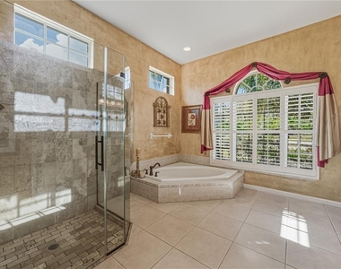 12518 Lake Jovita Boulevard - Photo Thumbnail 40