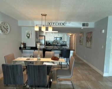 5009 Laguna Bay Circle - Photo Thumbnail 11