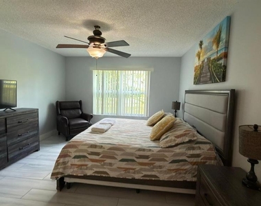 5009 Laguna Bay Circle - Photo Thumbnail 15