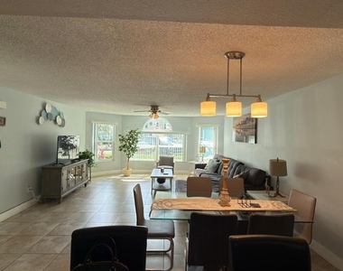 5009 Laguna Bay Circle - Photo Thumbnail 4