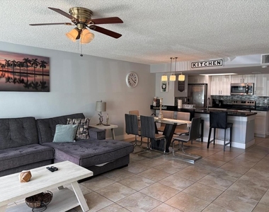 5009 Laguna Bay Circle - Photo Thumbnail 8