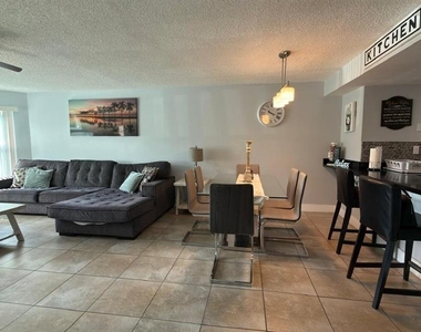 5009 Laguna Bay Circle - Photo Thumbnail 7