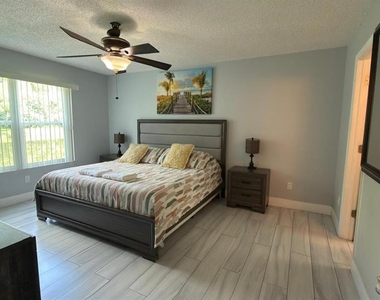 5009 Laguna Bay Circle - Photo Thumbnail 17
