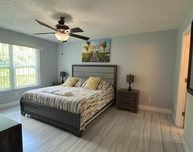 5009 Laguna Bay Circle - Photo Thumbnail 16
