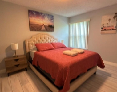 5009 Laguna Bay Circle - Photo Thumbnail 19