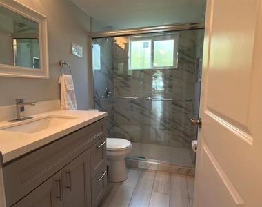 5009 Laguna Bay Circle - Photo Thumbnail 18
