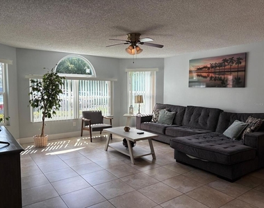 5009 Laguna Bay Circle - Photo Thumbnail 14