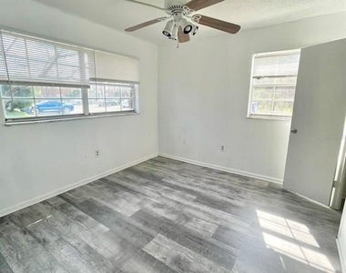 1920 E Edgewood Drive - Photo Thumbnail 10