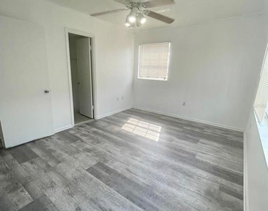 1920 E Edgewood Drive - Photo Thumbnail 13