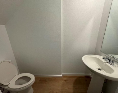 963 Phoenix Street - Photo Thumbnail 7