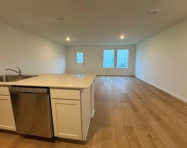 963 Phoenix Street - Photo Thumbnail 4