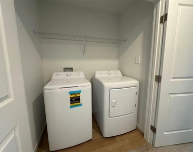 963 Phoenix Street - Photo Thumbnail 14
