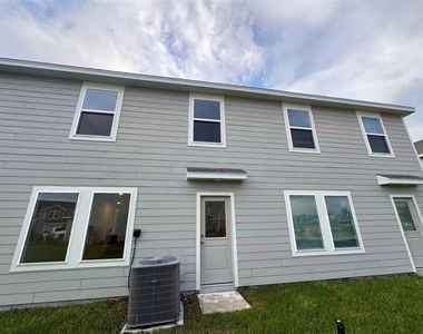 963 Phoenix Street - Photo Thumbnail 18