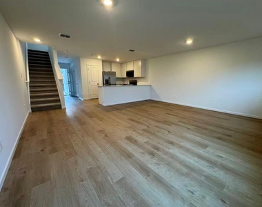 963 Phoenix Street - Photo Thumbnail 3