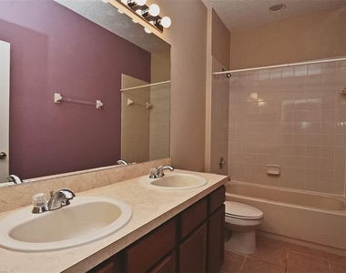 5911 Winchester Isle Road - Photo Thumbnail 5