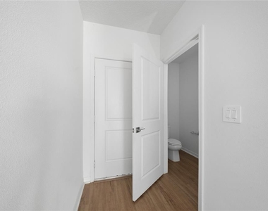 9425 Westside Hills Drive - Photo Thumbnail 6