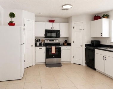984 Derbyshire Drive - Photo Thumbnail 2