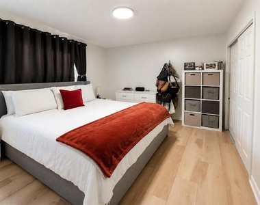 984 Derbyshire Drive - Photo Thumbnail 8