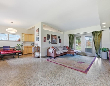 712 Malone Drive - Photo Thumbnail 6