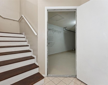 683 Post Oak Circle - Photo Thumbnail 12