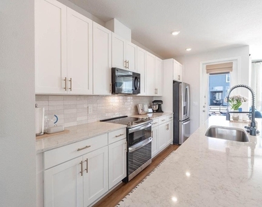 12941 Gabor Avenue - Photo Thumbnail 10
