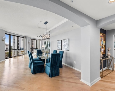 322 E Central Boulevard - Photo Thumbnail 4