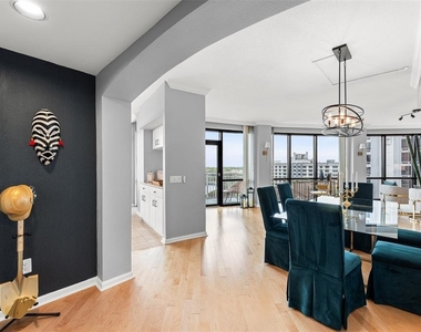 322 E Central Boulevard - Photo Thumbnail 5